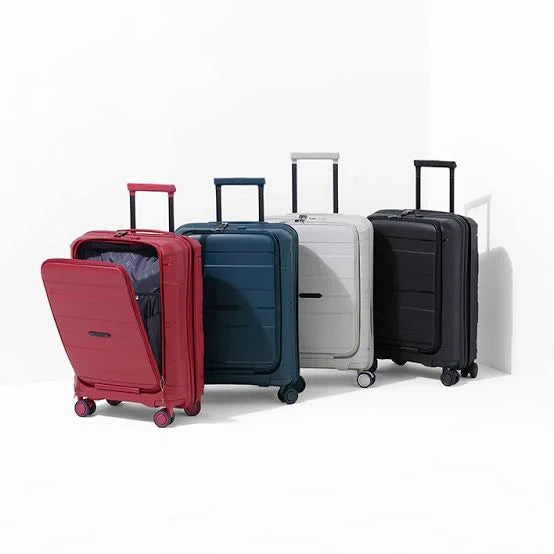 IT Momentous durable travel suitcase with modern design